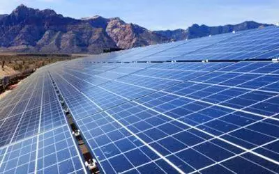 L’Arabia Saudita diversifica con il solare e l’eolico