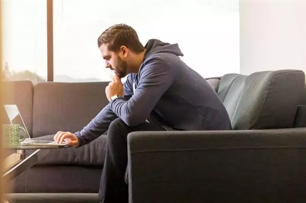 Vendite online verso i consumatori: conformità dei beni e garanzie del venditore