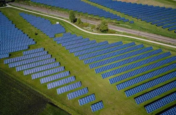 Il Qatar investe nell’energia solare
