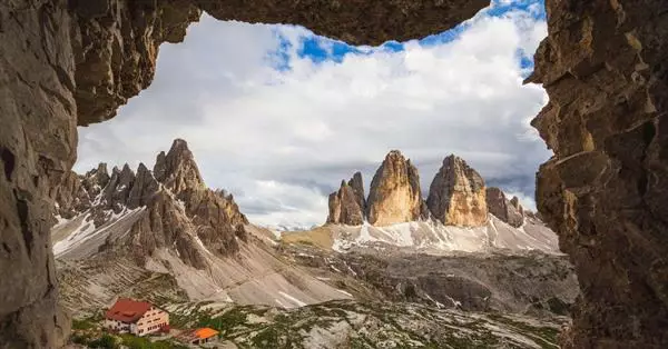 Previsioni Demoskopika flussi turistici 2023