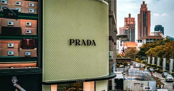Battuta d’arresto per il lusso globale
